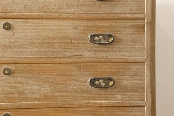 中古　シンプルなチェストに生まれ変わる加茂総桐箪笥・上段(胴丸、桐たんす、衣装箪笥、引き出し、和タンス、サイドチェスト、サイドボード)(R-081762)