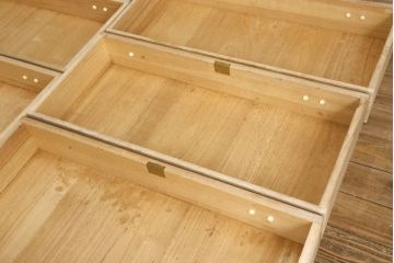 中古　シンプルなチェストに生まれ変わる加茂総桐箪笥・下段(胴丸、桐たんす、衣装箪笥、引き出し、和タンス、サイドチェスト、サイドボード)(R-081763)