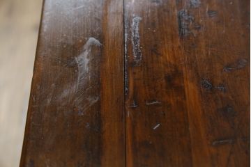 アジアンビンテージ　李朝デザイン　両面使い　華やかな彫刻が魅力的な引き出し2杯付きのアンティーク調コンソールテーブル(サイドテーブル、花台、飾り台、ヴィンテージ)(R-081766)