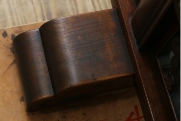 和製アンティーク　時代物!!　特大!!　総花梨(カリン)材　面取りガラス　優雅な彫刻入りのスタンドミラー　(R-081770)