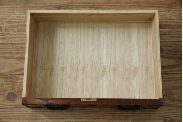 和製ビンテージ　民芸家具　欅(ケヤキ)材　品の良い佇まいと美しい杢目が魅力の小箪笥(小物収納、整理箪笥、小タンス、収納タンス、引き出し、ヴィンテージ)(R-081777)