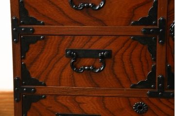 和製ビンテージ　民芸家具　欅(ケヤキ)材　品の良い佇まいと美しい杢目が魅力の小箪笥(小物収納、整理箪笥、小タンス、収納タンス、引き出し、ヴィンテージ)(R-081777)