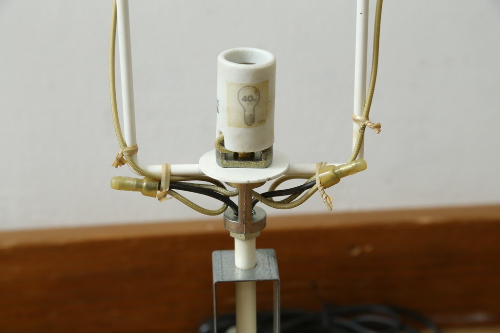 和製ヴィンテージ　大光電機(DAIKO)　繊細な木製フレームの台形フロアスタンド　(R-081778)