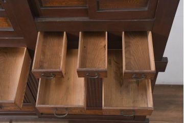 和製アンティーク　美品!!　和の風格あふれる佇まいが魅力的な丸桟引き戸の重ね水屋箪笥(キャビネット、食器棚、カップボード、収納棚、戸棚、バラ売り可能)(R-081779)