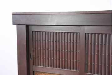 和製アンティーク　美品!!　和の風格あふれる佇まいが魅力的な丸桟引き戸の重ね水屋箪笥(キャビネット、食器棚、カップボード、収納棚、戸棚、バラ売り可能)(R-081779)