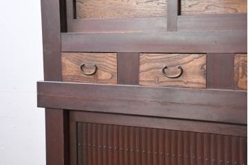 和製アンティーク　美品!!　和の風格あふれる佇まいが魅力的な丸桟引き戸の重ね水屋箪笥(キャビネット、食器棚、カップボード、収納棚、戸棚、バラ売り可能)(R-081779)