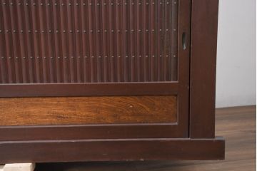 和製アンティーク　美品!!　和の風格あふれる佇まいが魅力的な丸桟引き戸の重ね水屋箪笥(キャビネット、食器棚、カップボード、収納棚、戸棚、バラ売り可能)(R-081779)