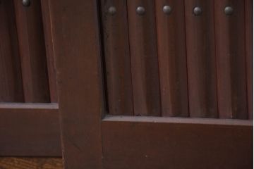 和製アンティーク　美品!!　和の風格あふれる佇まいが魅力的な丸桟引き戸の重ね水屋箪笥(キャビネット、食器棚、カップボード、収納棚、戸棚、バラ売り可能)(R-081779)