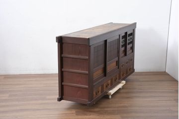 和製アンティーク　美品!!　和の風格あふれる佇まいが魅力的な丸桟引き戸の水屋箪笥サイドボード(食器棚、収納棚、戸棚、カップボード、サイドキャビネット)(R-081780)