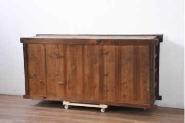 和製アンティーク　美品!!　和の風格あふれる佇まいが魅力的な丸桟引き戸の水屋箪笥サイドボード(食器棚、収納棚、戸棚、カップボード、サイドキャビネット)(R-081780)