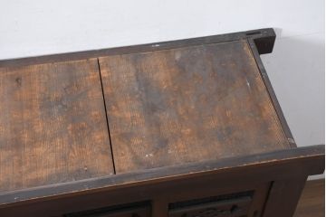 和製アンティーク　美品!!　和の風格あふれる佇まいが魅力的な丸桟引き戸の水屋箪笥サイドボード(食器棚、収納棚、戸棚、カップボード、サイドキャビネット)(R-081780)