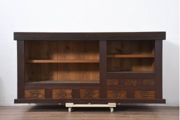 和製アンティーク　美品!!　和の風格あふれる佇まいが魅力的な丸桟引き戸の水屋箪笥サイドボード(食器棚、収納棚、戸棚、カップボード、サイドキャビネット)(R-081780)
