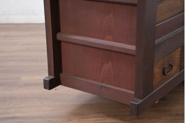 和製アンティーク　美品!!　和の風格あふれる佇まいが魅力的な丸桟引き戸の水屋箪笥サイドボード(食器棚、収納棚、戸棚、カップボード、サイドキャビネット)(R-081780)