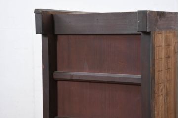 和製アンティーク　美品!!　和の風格あふれる佇まいが魅力的な丸桟引き戸の水屋箪笥サイドボード(食器棚、収納棚、戸棚、カップボード、サイドキャビネット)(R-081780)