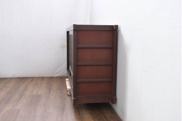 和製アンティーク　美品!!　和の風格あふれる佇まいが魅力的な丸桟引き戸の水屋箪笥サイドボード(食器棚、収納棚、戸棚、カップボード、サイドキャビネット)(R-081781)