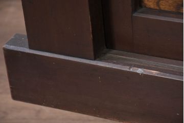 和製アンティーク　美品!!　和の風格あふれる佇まいが魅力的な丸桟引き戸の水屋箪笥サイドボード(食器棚、収納棚、戸棚、カップボード、サイドキャビネット)(R-081781)