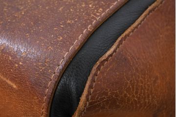 中古　希少な廃番品!!　BC工房　安楽きらきら椅子　チーク材　ワイドタイプ　和洋どちらの空間にも取り入れやすいアームレスチェア(1Pソファ、一人掛け)(R-081785)