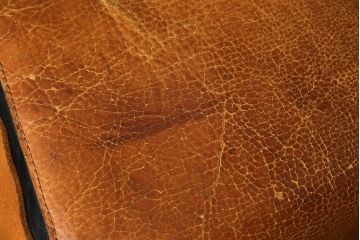 中古　希少な廃番品!!　BC工房　安楽きらきら椅子　チーク材　ワイドタイプ　和洋どちらの空間にも取り入れやすいアームレスチェア(1Pソファ、一人掛け)(R-081785)