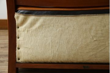 中古　希少な廃番品!!　BC工房　安楽きらきら椅子　チーク材　ワイドタイプ　和洋どちらの空間にも取り入れやすいアームレスチェア(1Pソファ、一人掛け)(R-081785)