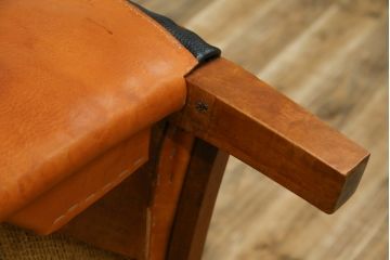 中古　希少な廃番品!!　BC工房　安楽きらきら椅子　チーク材　ワイドタイプ　和洋どちらの空間にも取り入れやすいアームレスチェア(1Pソファ、一人掛け)(R-081785)