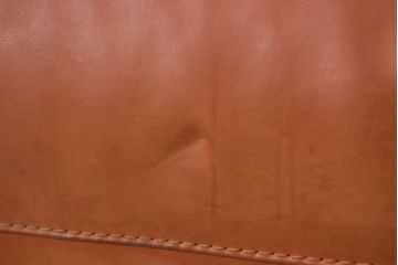 中古　イタリア　IDC大塚家具取り扱い　インカント(INCANTO)　DIVANI　本革(レザー)　鮮やかな色味が空間のアクセントになる2.5人掛けソファ(2.5Pソファ、2人掛け、2Pソファ、店舗什器)(定価約35万円)(R-081786)