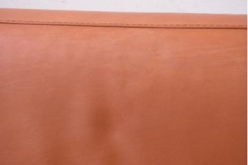 中古　イタリア　IDC大塚家具取り扱い　インカント(INCANTO)　DIVANI　本革(レザー)　鮮やかな色味が空間のアクセントになる2.5人掛けソファ(2.5Pソファ、2人掛け、2Pソファ、店舗什器)(定価約35万円)(R-081786)
