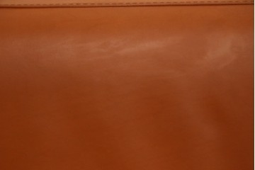 中古　イタリア　IDC大塚家具取り扱い　インカント(INCANTO)　DIVANI　本革(レザー)　鮮やかな色味が空間のアクセントになる2.5人掛けソファ　定価約35万円　(R-081786)