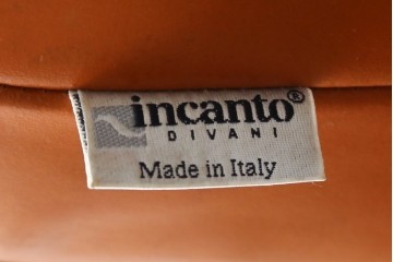 中古　イタリア　IDC大塚家具取り扱い　インカント(INCANTO)　DIVANI　本革(レザー)　鮮やかな色味が空間のアクセントになる2.5人掛けソファ　定価約35万円　(R-081786)