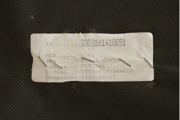 中古　イタリア　IDC大塚家具取り扱い　インカント(INCANTO)　DIVANI　本革(レザー)　鮮やかな色味が空間のアクセントになる2.5人掛けソファ　定価約35万円　(R-081786)