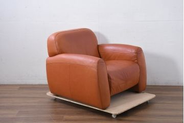 中古　イタリア　IDC大塚家具取り扱い　インカント(INCANTO)　DIVANI　本革(レザー)　鮮やかな色味が空間のアクセントになる1人掛けソファ(クラブソファ、1Pソファ、1人掛け、2人掛け、2Pソファ、店舗什器)(定価約22万円)(R-081787)