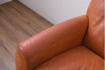 中古　イタリア　IDC大塚家具取り扱い　インカント(INCANTO)　DIVANI　本革(レザー)　鮮やかな色味が空間のアクセントになる1人掛けソファ(クラブソファ、1Pソファ、1人掛け、2人掛け、2Pソファ、店舗什器)(定価約22万円)(R-081787)
