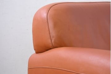 中古　イタリア　IDC大塚家具取り扱い　インカント(INCANTO)　DIVANI　本革(レザー)　鮮やかな色味が空間のアクセントになる1人掛けソファ(クラブソファ、1Pソファ、1人掛け、2人掛け、2Pソファ、店舗什器)(定価約22万円)(R-081787)
