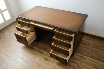 中古　美品　カリモク家具(karimoku)　COLONIAL(コロニアル)シリーズ　カントリースタイルのお部屋作りにおすすめのおしゃれな両袖机(在宅ワーク用、在宅用ワークデスク、書斎机)(定価約27万円)(R-081788)
