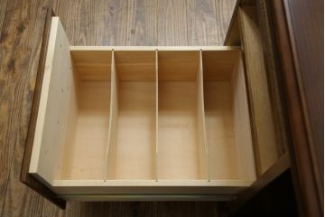 中古　美品　カリモク家具(karimoku)　COLONIAL(コロニアル)シリーズ　カントリースタイルのお部屋作りにおすすめのおしゃれな両袖机(在宅ワーク用、在宅用ワークデスク、書斎机)(定価約27万円)(R-081788)
