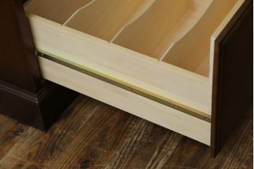 中古　美品　カリモク家具(karimoku)　COLONIAL(コロニアル)シリーズ　カントリースタイルのお部屋作りにおすすめのおしゃれな両袖机(在宅ワーク用、在宅用ワークデスク、書斎机)(定価約27万円)(R-081788)