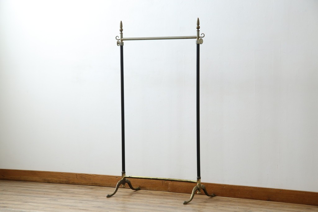 イタリアヴィンテージ　ブラス(真鍮)レッグがおしゃれで品のある伸縮式ハンガーラック　(R-081789)