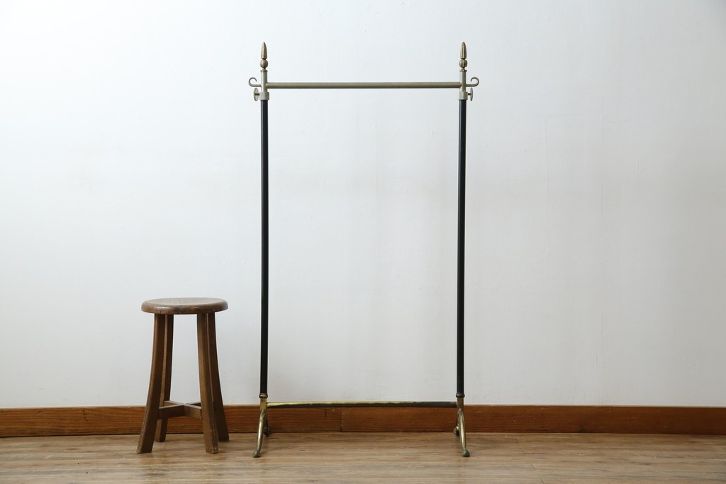 イタリアヴィンテージ　ブラス(真鍮)レッグがおしゃれで品のある伸縮式ハンガーラック　(R-081789)