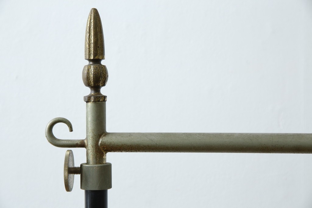 イタリアヴィンテージ　ブラス(真鍮)レッグがおしゃれで品のある伸縮式ハンガーラック　(R-081789)