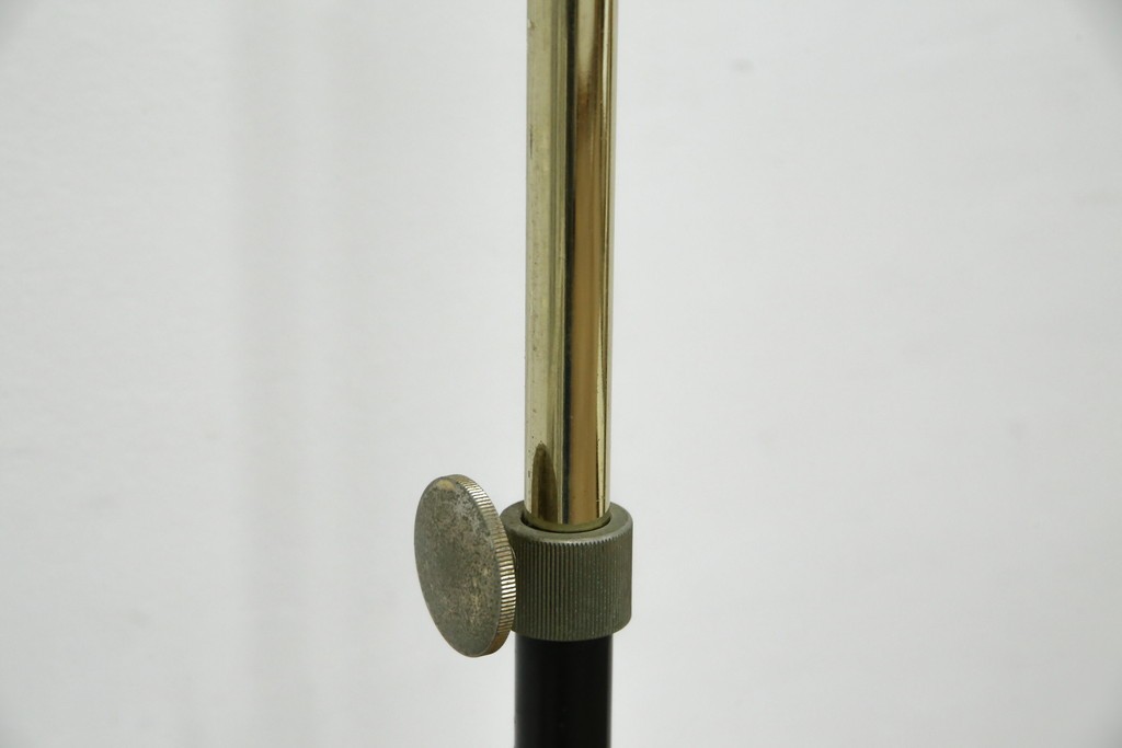 イタリアヴィンテージ　ブラス(真鍮)レッグがおしゃれで品のある伸縮式ハンガーラック　(R-081789)