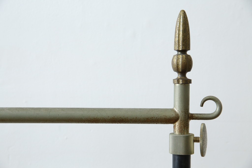 イタリアヴィンテージ　ブラス(真鍮)レッグがおしゃれで品のある伸縮式ハンガーラック　(R-081789)