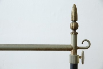 イタリアヴィンテージ　ブラス(真鍮)レッグがおしゃれで品のある伸縮式ハンガーラック　(R-081789)