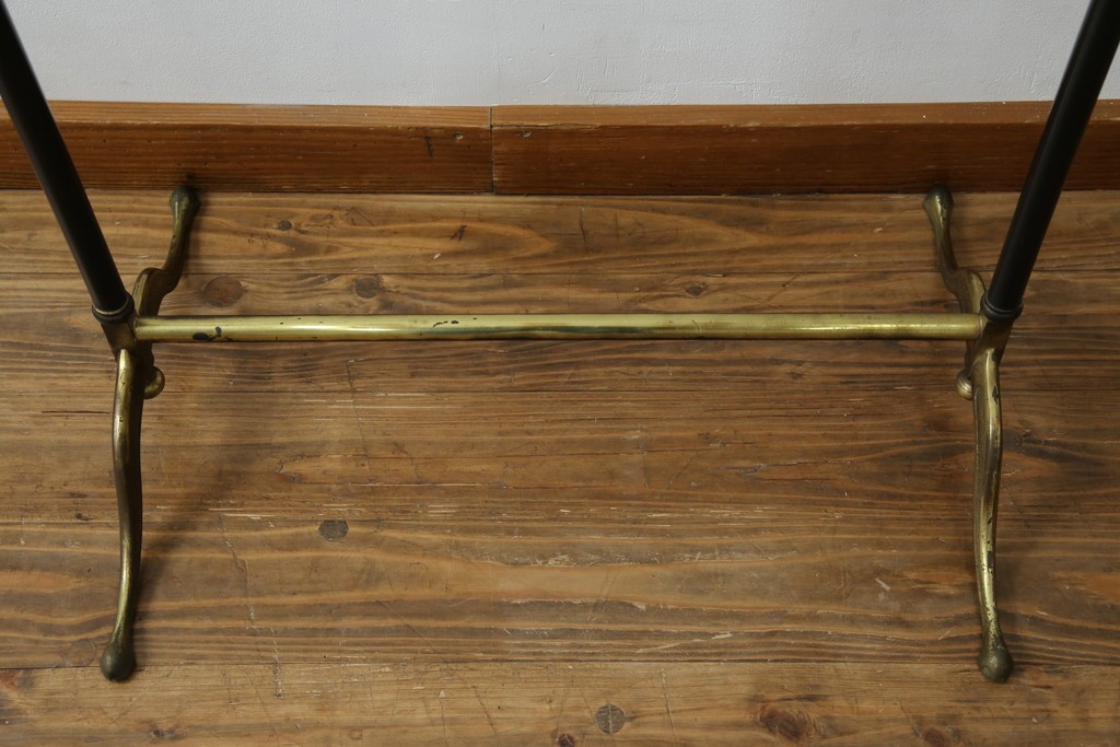 イタリアヴィンテージ　ブラス(真鍮)レッグがおしゃれで品のある伸縮式ハンガーラック　(R-081789)