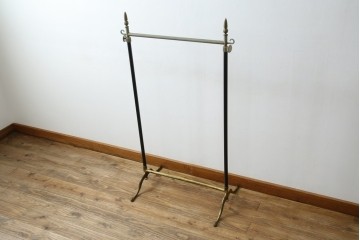 イタリアヴィンテージ　ブラス(真鍮)レッグがおしゃれで品のある伸縮式ハンガーラック　(R-081789)