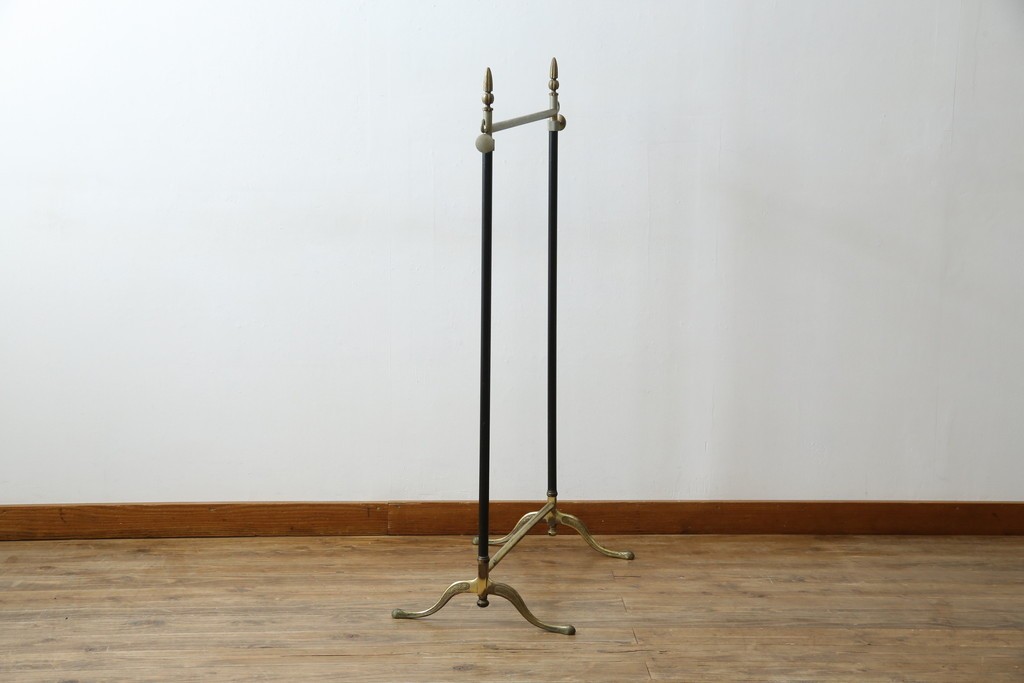 イタリアヴィンテージ　ブラス(真鍮)レッグがおしゃれで品のある伸縮式ハンガーラック　(R-081789)