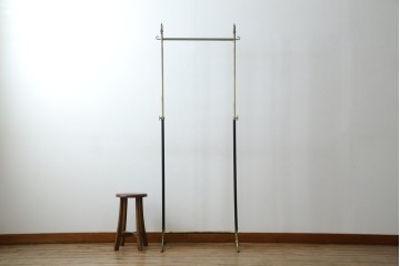 イタリアヴィンテージ　ブラス(真鍮)レッグがおしゃれで品のある伸縮式ハンガーラック　(R-081789)