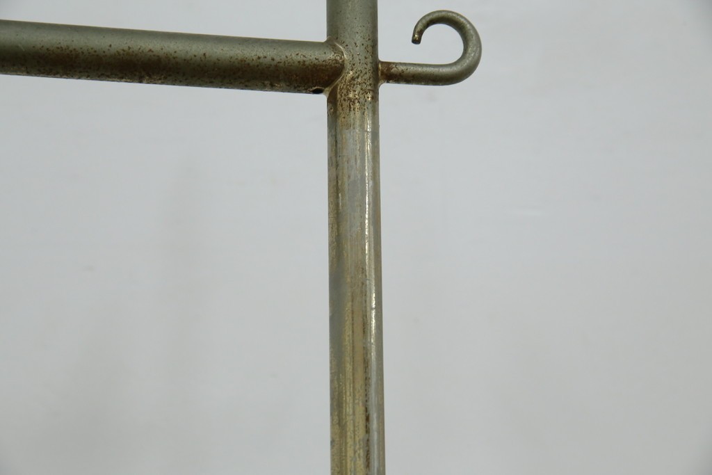 イタリアヴィンテージ　ブラス(真鍮)レッグがおしゃれで品のある伸縮式ハンガーラック　(R-081789)