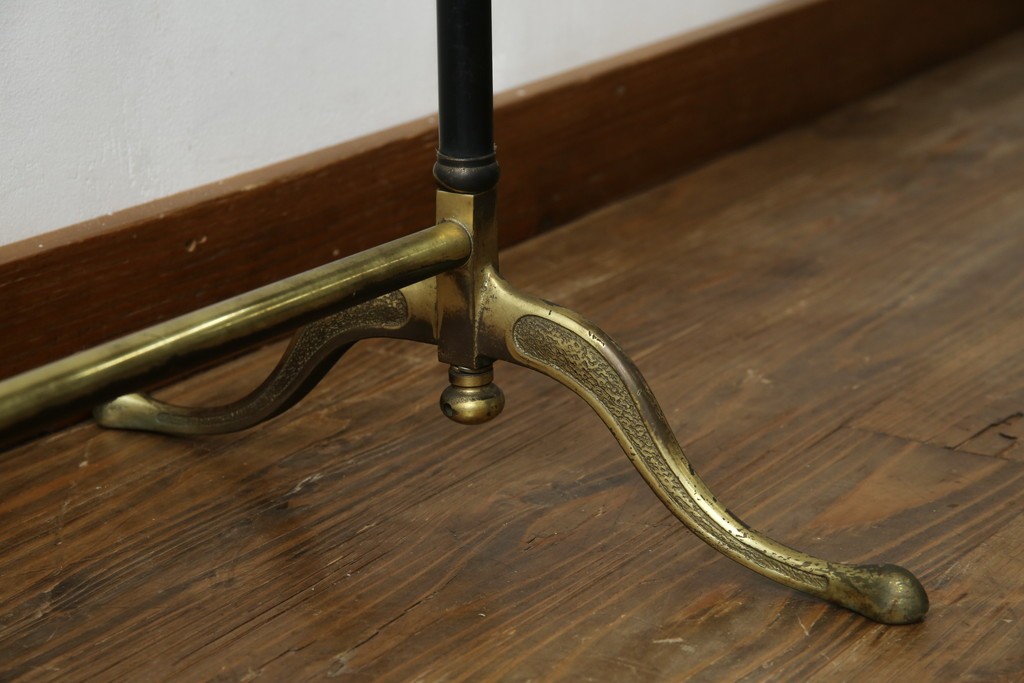 イタリアヴィンテージ　ブラス(真鍮)レッグがおしゃれで品のある伸縮式ハンガーラック　(R-081789)