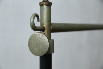 イタリアヴィンテージ　ブラス(真鍮)レッグがおしゃれで品のある伸縮式ハンガーラック　(R-081789)