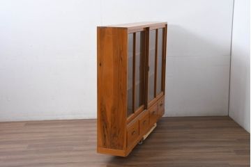 和製アンティーク　美品　引き出し付き　レトロな雰囲気のガラス戸収納棚(戸棚、飾り棚、陳列棚、店舗什器、サイドボード、食器棚、サイドキャビネット)(R-081790)