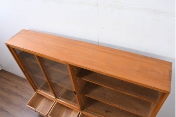 和製アンティーク　美品　引き出し付き　レトロな雰囲気のガラス戸収納棚(戸棚、飾り棚、陳列棚、店舗什器、サイドボード、食器棚、サイドキャビネット)(R-081790)